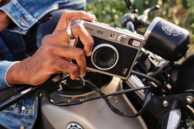 1018990_B.jpg - Instax Mini Evo Hybrid Instant Camera Black - Thumbnail 2