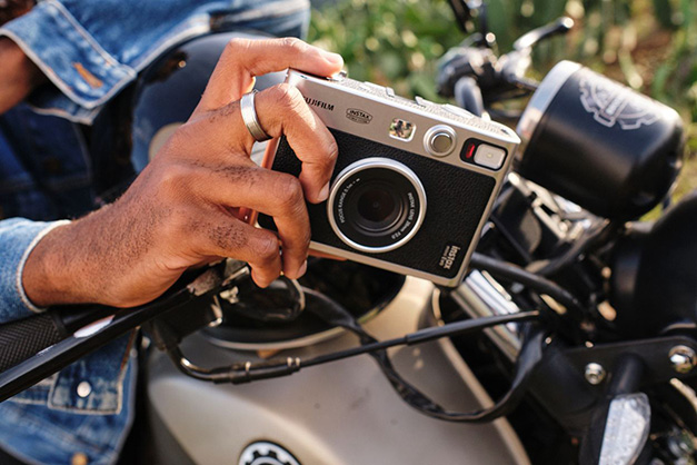 1018990_B.jpg - Instax Mini Evo Hybrid Instant Camera Black - Image 2