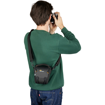 1021170_D.jpg - Lowepro Adventura TLZ20 III Top Loading Shoulder Bag (Black) - Image 4