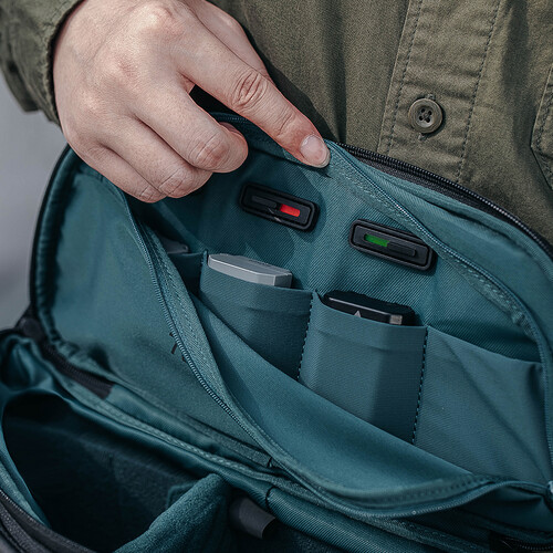 1021880_E.jpg - PGYTECH OneMo Sling (Black, 11L) - Image 5