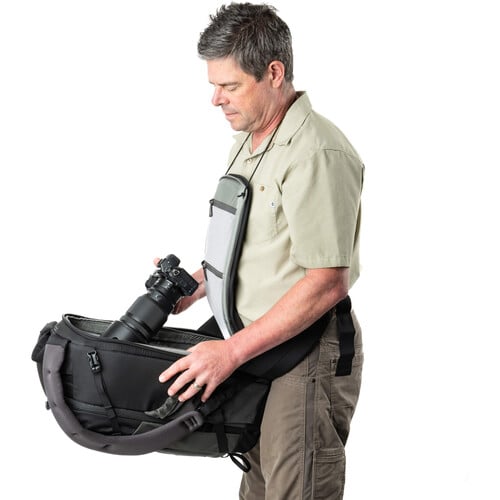 1023670_E.jpg - MindShift Gear Backlight Backpack Slate Black 26L