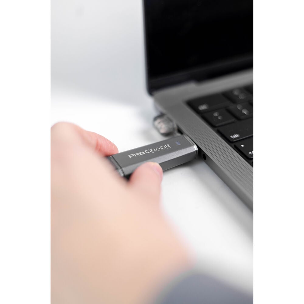 1026100_A.jpg - ProGrade 1TB PG30 Ultra Portable SSD - Thumbnail 1