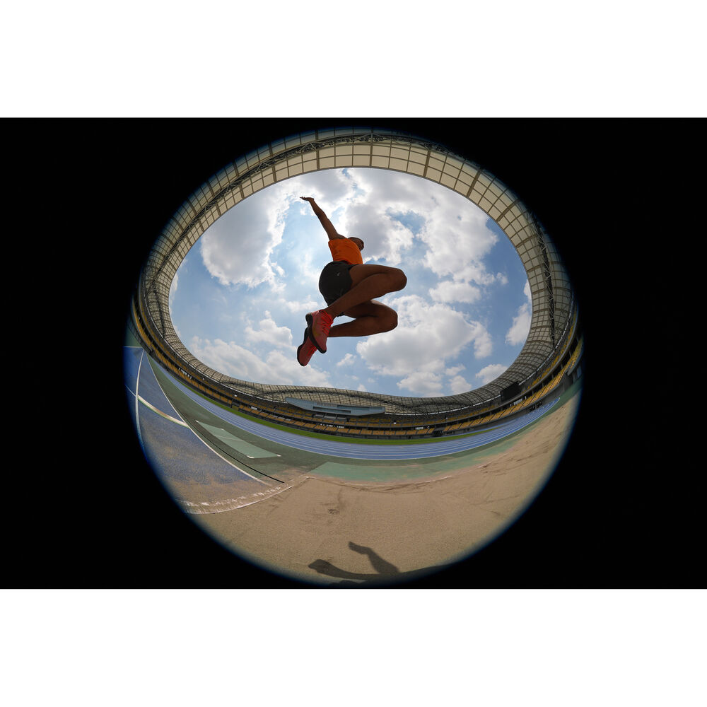 1026810_E.jpg - Sony 8-14mm f/3.5 Fisheye G Lens - Image 5