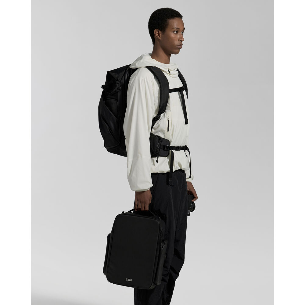 1026970_D.jpg - Urth Helios Outdoor Backpack 40L (Onyx) + Core Camera Cube L + Rain Cover - Image 4