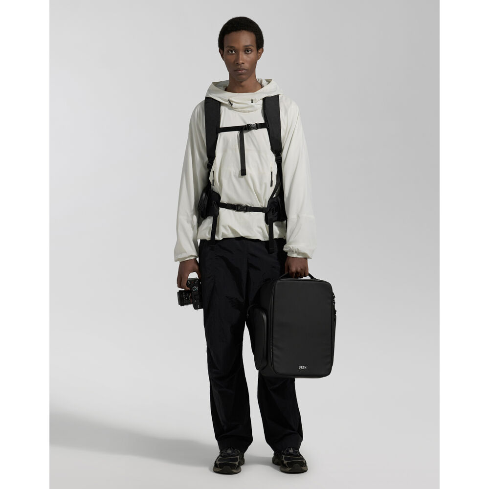 1026970_E.jpg - Urth Helios Outdoor Backpack 40L (Onyx) + Core Camera Cube L + Rain Cover - Image 5