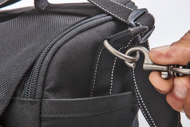 1013351_D.jpg - ThinkTank Mirrorless Mover 5 - Deep Red - Image 4