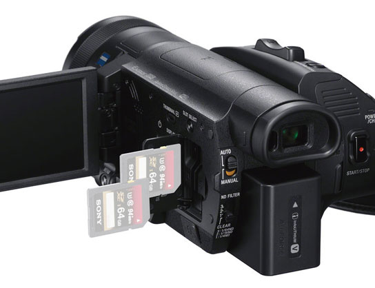 1014081_B.jpg - Sony FDR-AX700 4K Camcorder
