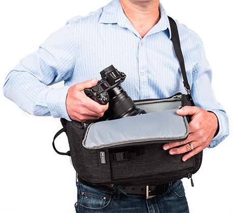 1015671_B.jpg - Thinktank Urban Access 10 Sling