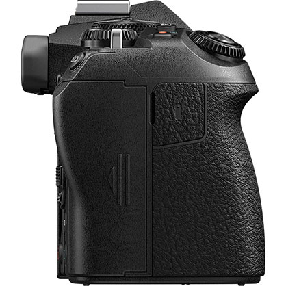 1015921_D.jpg - Olympus OM-D E-M1 Mark III Camera - Black