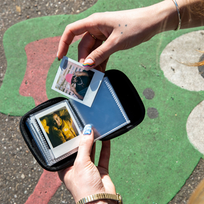 1019691_A.jpg - Polaroid GO Pocket Photo Album - Black - Image 1