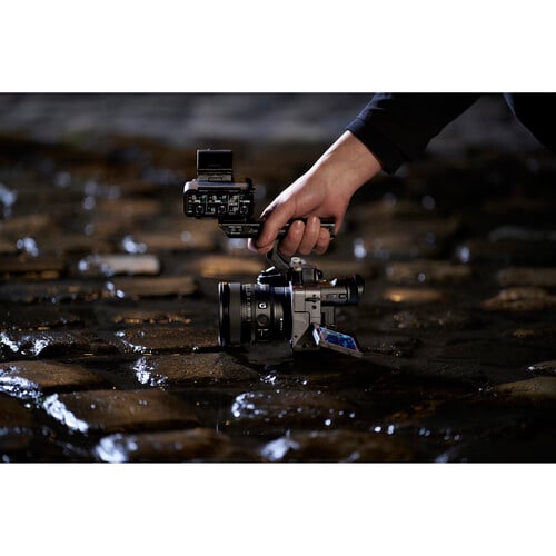 Sony FX2 Digital Cinema Camera with XLR Handle Unit Cinema Cameras