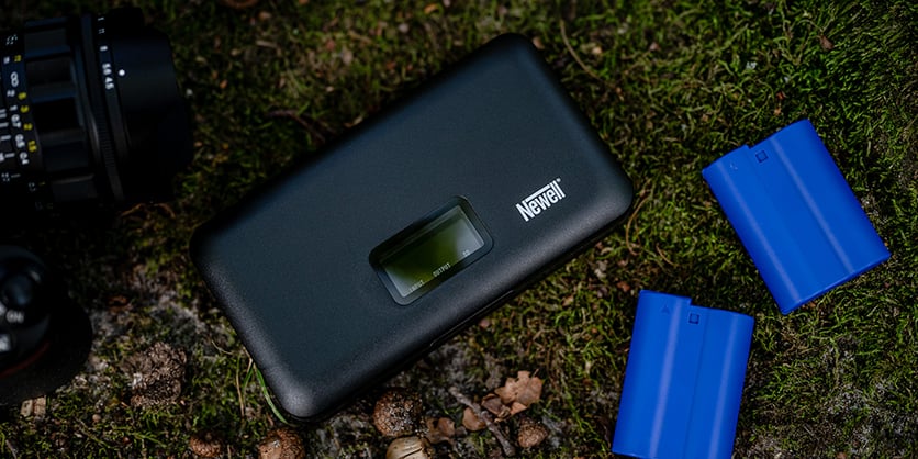 1023192_B.jpg - Newell LCD dual charger with power bank and SD card reader for Nikon EN-EL15 - Thumbnail 2