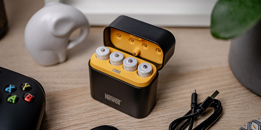 1025162_B.jpg - Newell Four Channel Charger + 4 Li-ion AA Recheargable Batteries Set 2200 mAh - Image 2