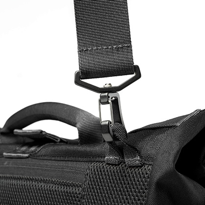 1026792_F.jpg - ThinkTank FocusPoint Crossbody Bag 13L Black - Image 6