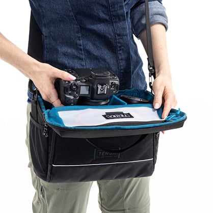 1021603_D.jpg - Tenba Skyline V2 12 Shoulder Bag Black - Image 4