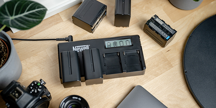 1021983_A.jpg - Newell DF-4CH four-channel charger for NP-F batteries 770 960 970 - Thumbnail 1