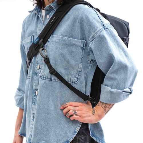 1023403_D.jpg - Tenba Solstice V2 Sling Bag (Black, 12L)