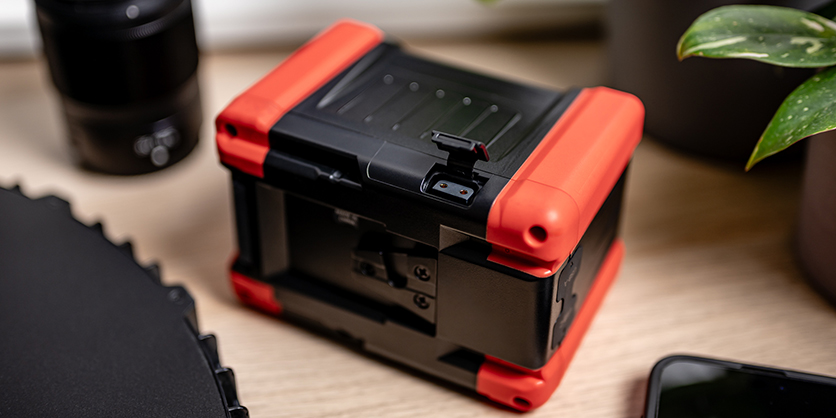 1024633_A.jpg - Newell BP-310F V-Mount Battery 21000mAh 14.4V  100w D-Tap Socket  USB-C USB-A - Image 1