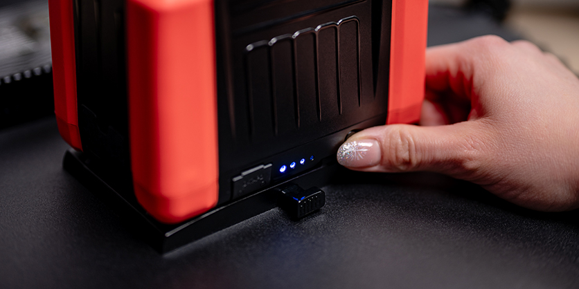 1024633_D.jpg - Newell BP-310F V-Mount Battery 21000mAh 14.4V  100w D-Tap Socket  USB-C USB-A - Thumbnail 4