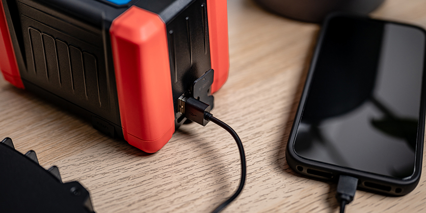 1024633_E.jpg - Newell BP-310F V-Mount Battery 21000mAh 14.4V  100w D-Tap Socket  USB-C USB-A - Thumbnail 5