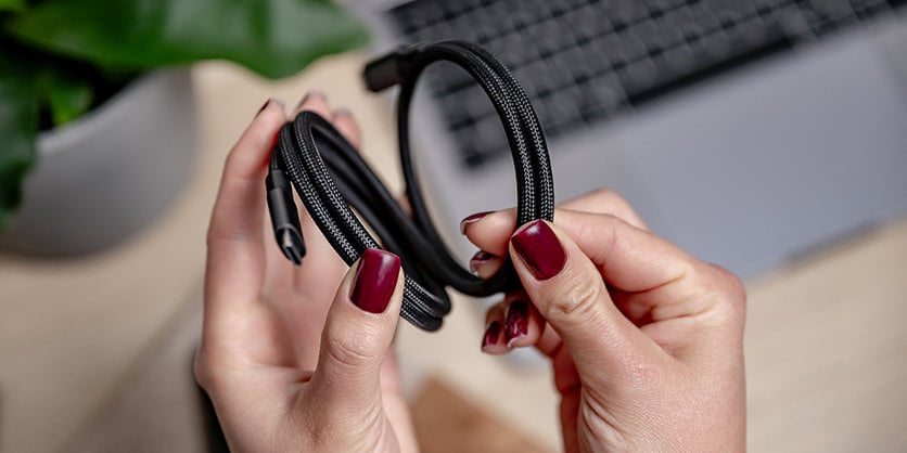 1024643_A.jpg - Newell USB-C to USB-C 3.2 Gen 2 magnetic cable 1 m Graphite 20 Gb/S 100W - Image 1