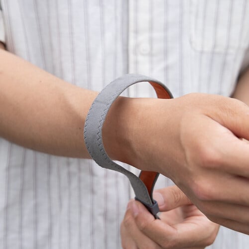 1025293_B.jpg - PGYTECH Camera Wrist Strap Air (Oak Grey) - Thumbnail 2