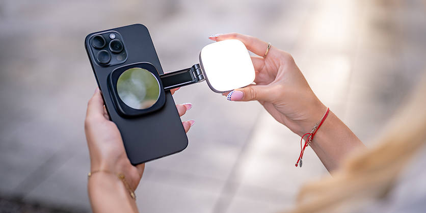 1025983_D.jpg - Newell Bella MagSafe LED Light / Mirror - Thumbnail 4