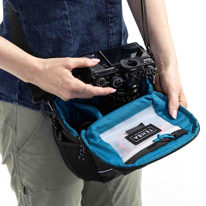 1021594_C.jpg - Tenba Skyline V2 Top Load 8 Camera Bag (Black) - Thumbnail 3