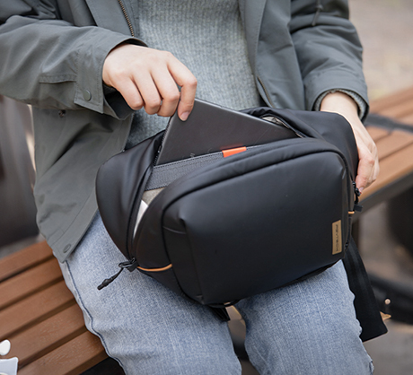 1023084_A.jpg - PGYTECH OneGo Solo Sling Bag V2 (Obsidian, 4L) - Image 1