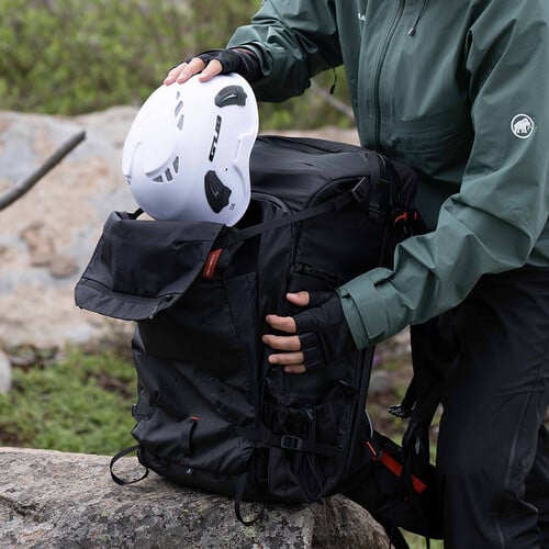 1023984_C.jpg - PGYTECH OnePro Focux Backpack (Space Black, 35L) - Image 3