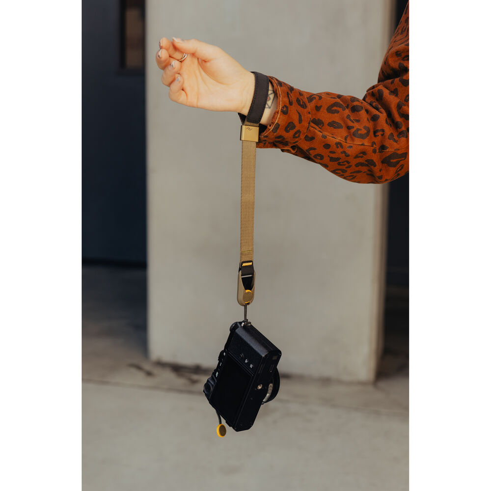 1026044_C.jpg - Peak Design Cuff Camera Wrist Strap (Kelp) - Thumbnail 3