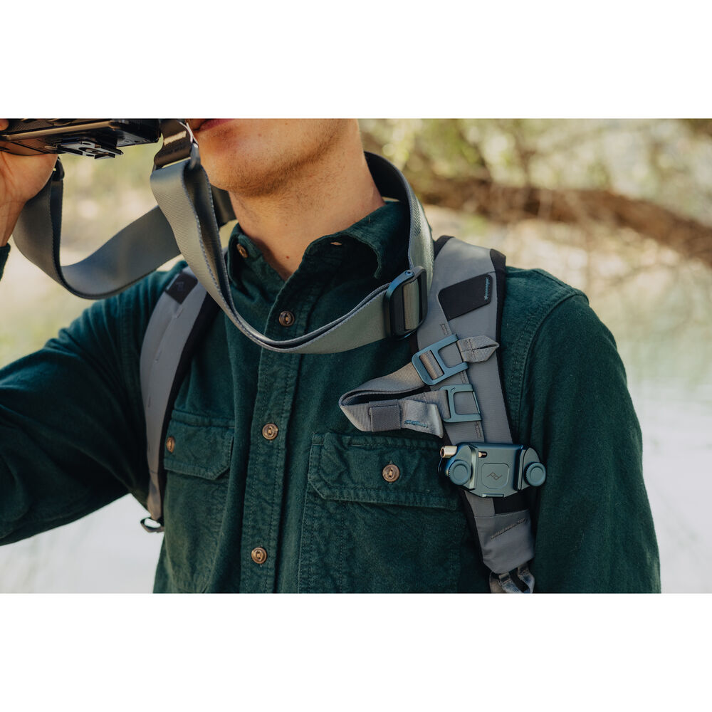 1026244_C.jpg - Peak Design Capture Camera Clip v3 (Ocean Blue) - Image 3