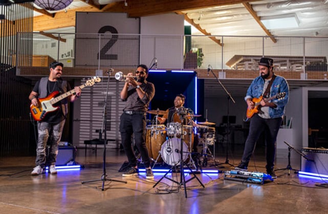 1019005_D.jpg - Zoom H8 8-Input 12-Track Portable Handy Recorder - Image 4