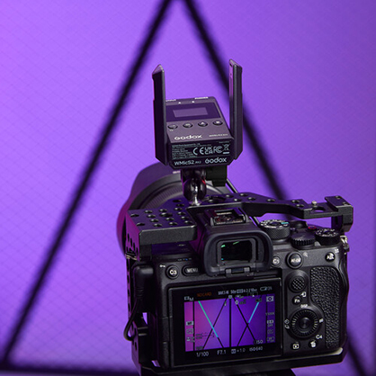 1023425_D.jpg - Godox WMicS2 UHF Compact 2-Person Wireless Microphone System (514 to 596 MHz) - Image 4