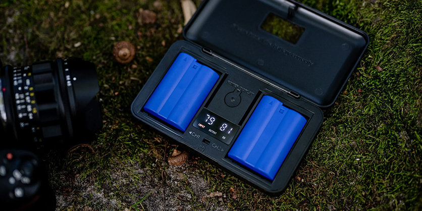 1023855_E.jpg - Newell LCD dual charger with power bank and SD card reader for Canon LP-E6N - Image 5