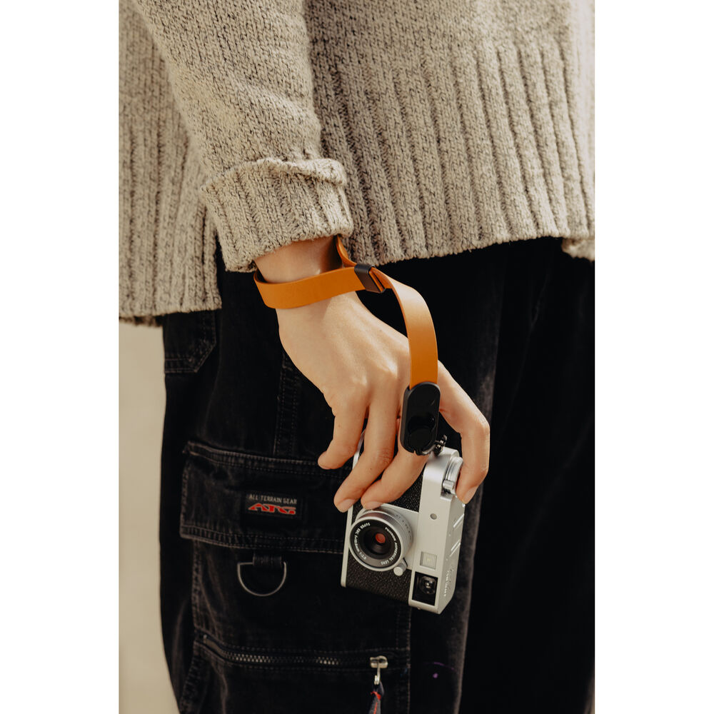 1026045_B.jpg - Peak Design Cuff Leather Camera Wrist Strap (Amber) - Thumbnail 2