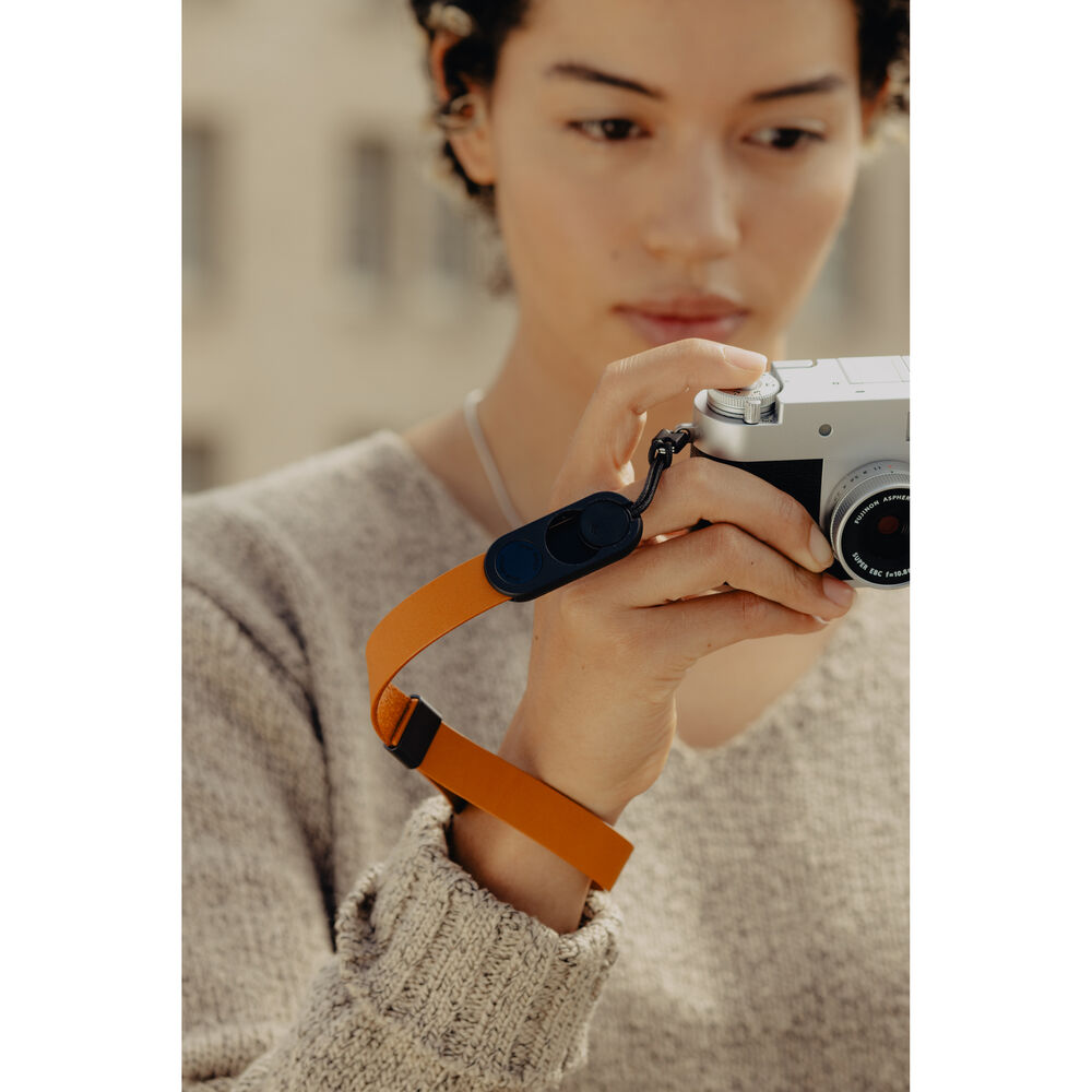 1026045_C.jpg - Peak Design Cuff Leather Camera Wrist Strap (Amber) - Image 3