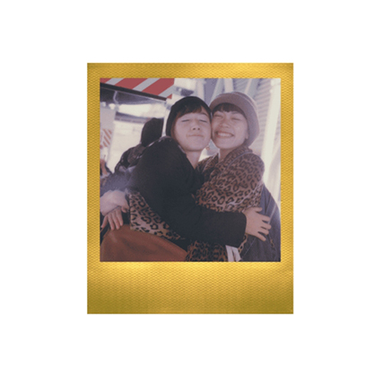 1019476_E.jpg - Polaroid Colour i-Type Film Double Pack 16 Photos Golden Moments Limited Edition