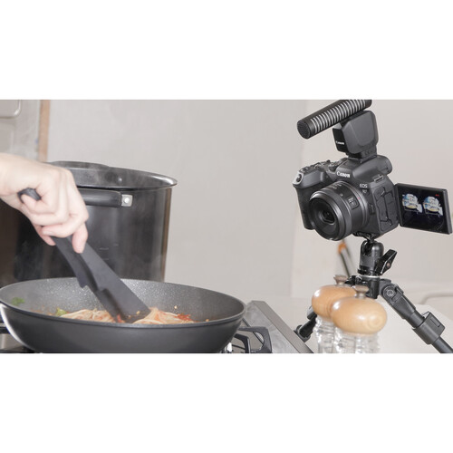 1023916_B.jpg - Canon RF-S 7.8mm f/4 STM Dual Lens - Image 2