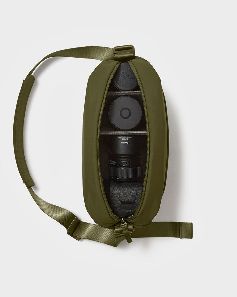 1025416_B.jpg - Urth Dolomite Camera Sling 8L Green - Thumbnail 2