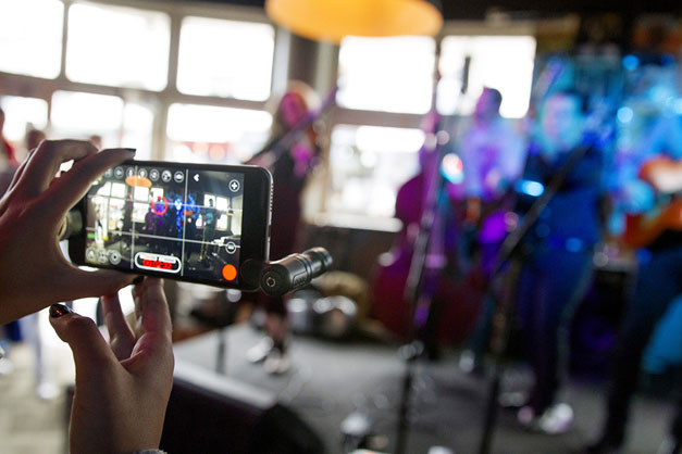 1011567_C.jpg - Rode Video-Me   iOS/Android mic w/ windshield - Image 3