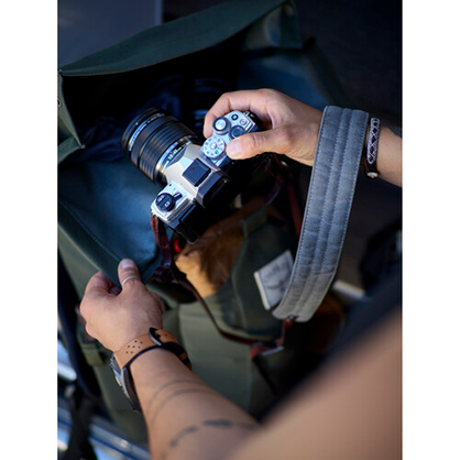 1020067_E.jpg - OM SYSTEM OM-5 Body only - Image 5