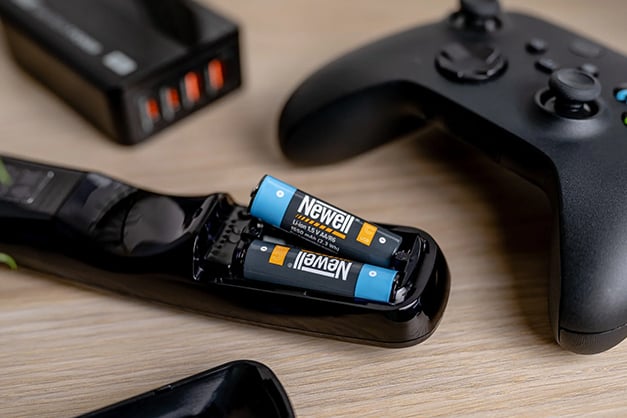 1021547_C.jpg - Newell AA USB-C 1550 mAh Battery 2-pack - Image 3