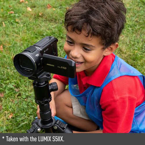 1024507_B.jpg - Panasonic HC-V900 HD Camcorder with 24x Zoom - Image 2