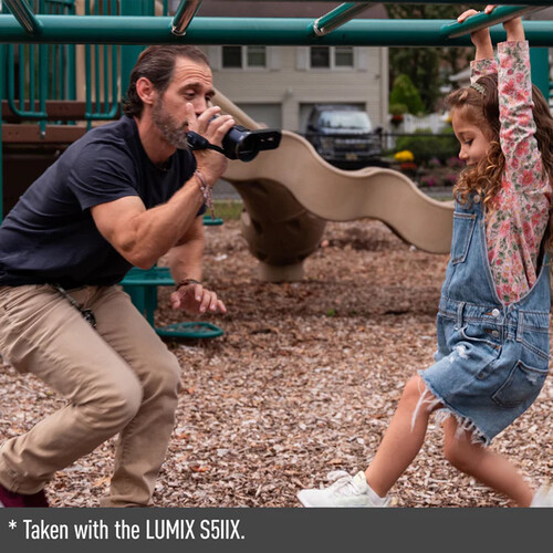 1024507_E.jpg - Panasonic HC-V900 HD Camcorder with 24x Zoom - Thumbnail 5