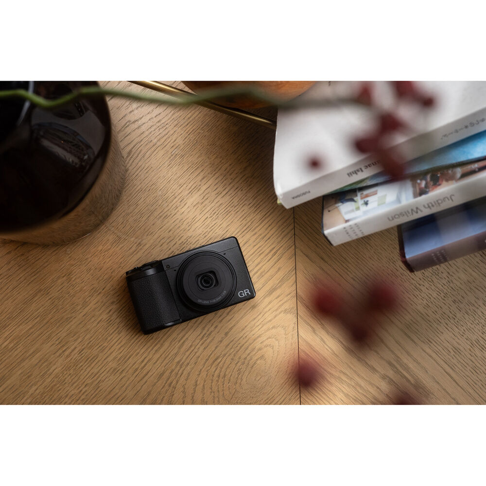 1025957_D.jpg - Ricoh GR IV HDF Digital Camera - Image 4