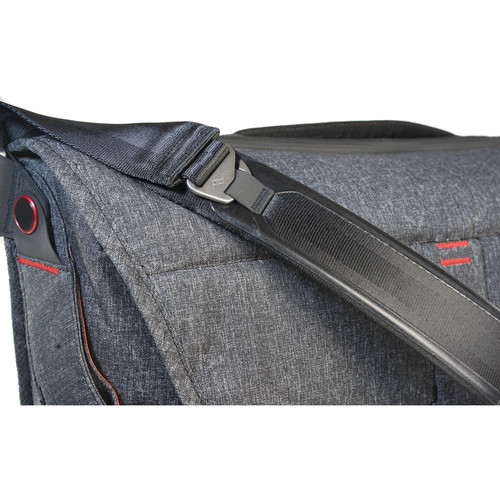 1014118_B.jpg - Peak Design Everyday Messenger Bag 15" Charcoal - Image 2