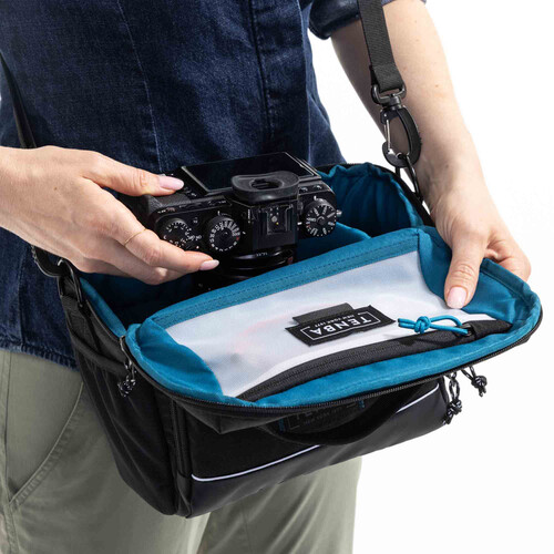 1022248_C.jpg - Tenba Skyline V2 10 Shoulder Bag Grey - Image 3