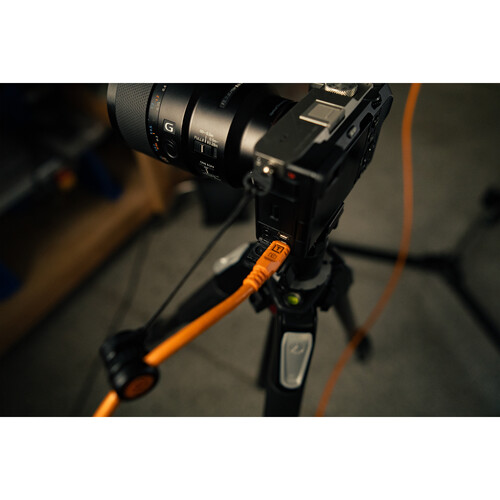 1024438_C.jpg - Tether Tools TetherPro Optima USB-C Cable 9.4m Non-Reflective Orange Straight - Thumbnail 3