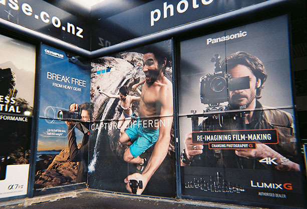 1024488_B.jpg - 1Shot Disposable Film Camera with Flash - Image 2